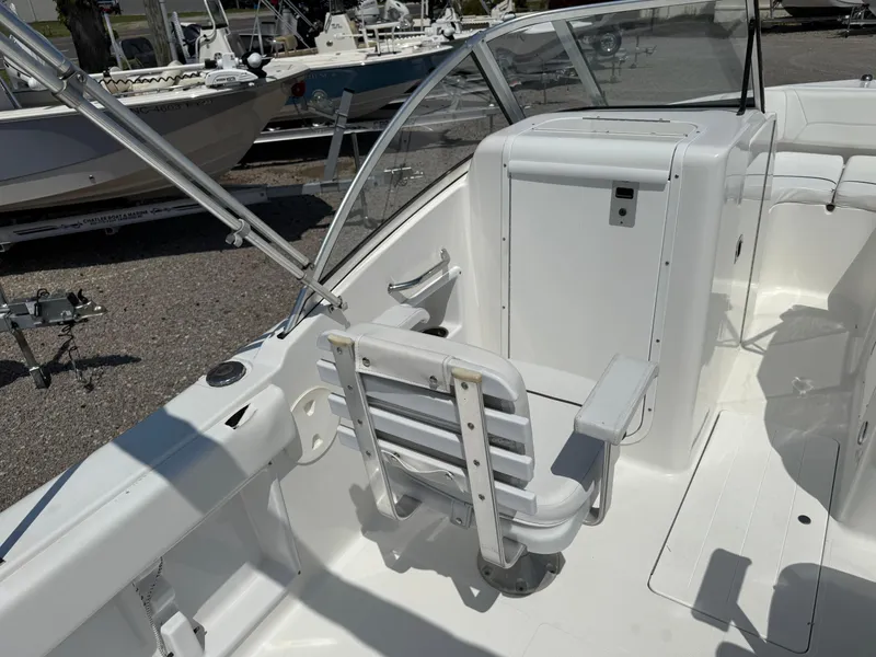 Slide: The Image of 2014 Sea Hunt Escape 211 LE boat interior with seating and console. - 19