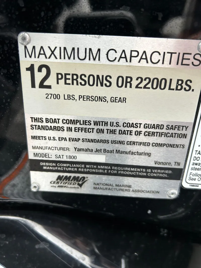 Slide: The Image of Capacity label for 2015 Yamaha Boats 242 Limited S, max 12 persons or 2200 lbs. - 10