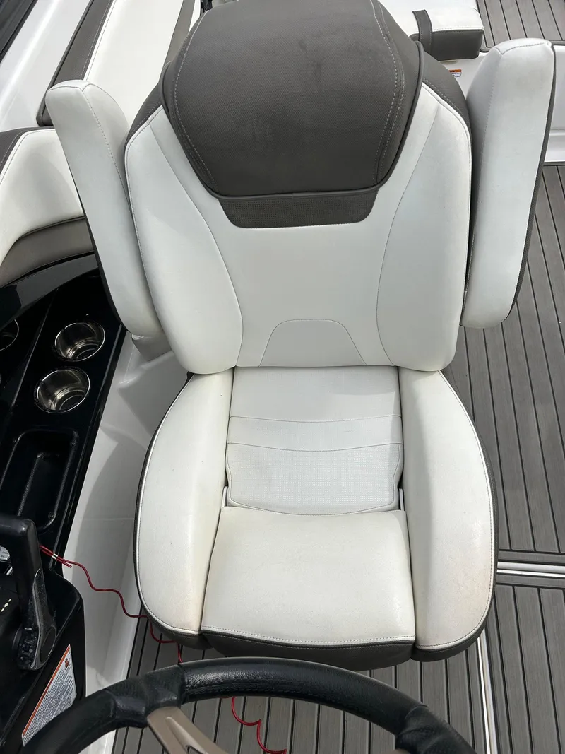 Slide: The Image of 2015 Yamaha Boats 242 Limited S captain's chair with sleek white and gray design. - 8