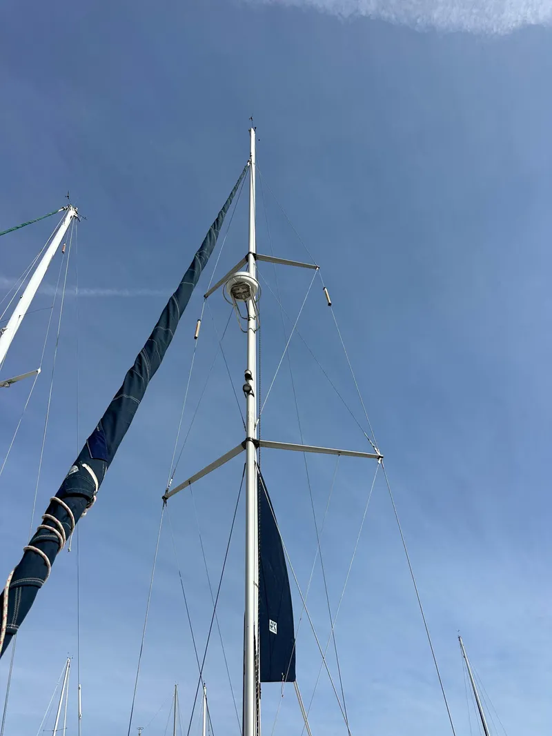 Slide: The Image of Sailboat mast of a 2008 Hunter 38 against a clear blue sky. - 6