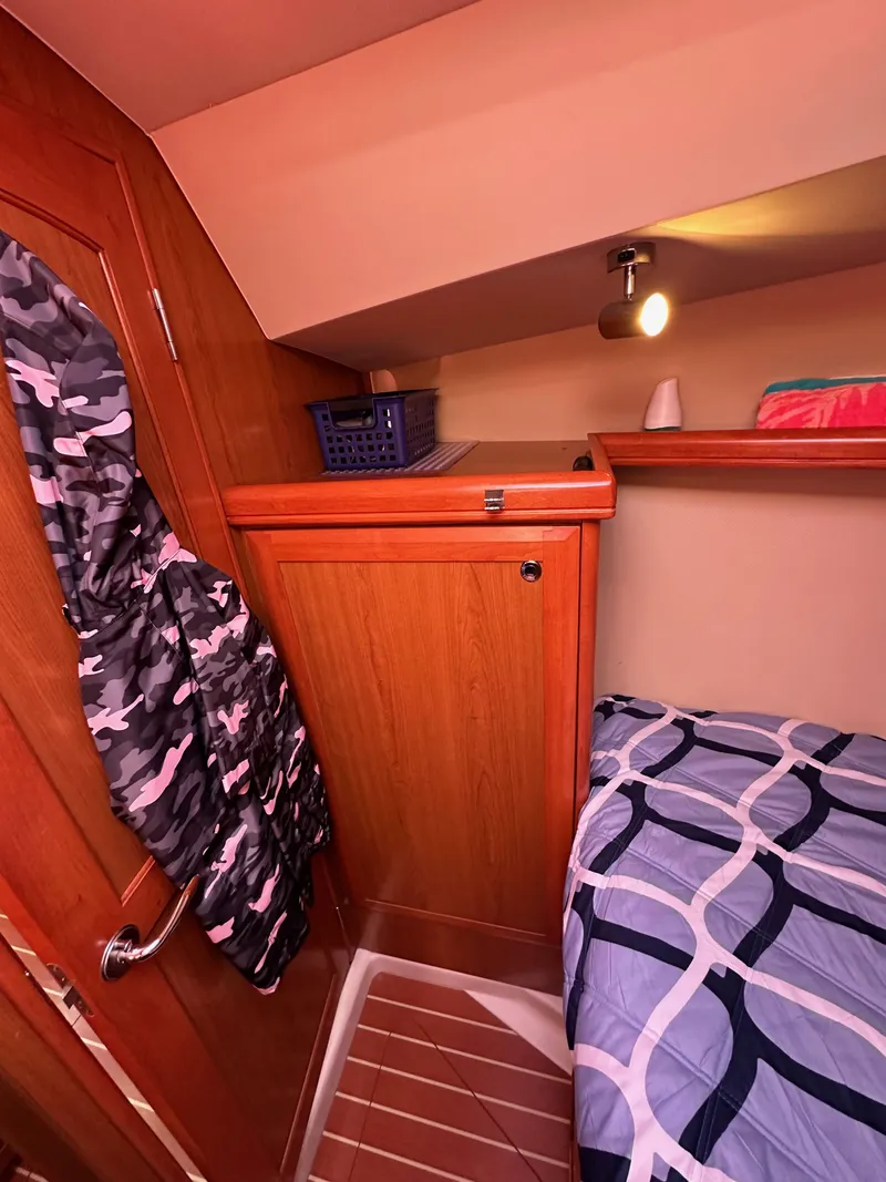 Slide: The Image of Hunter 38 2008 - 70