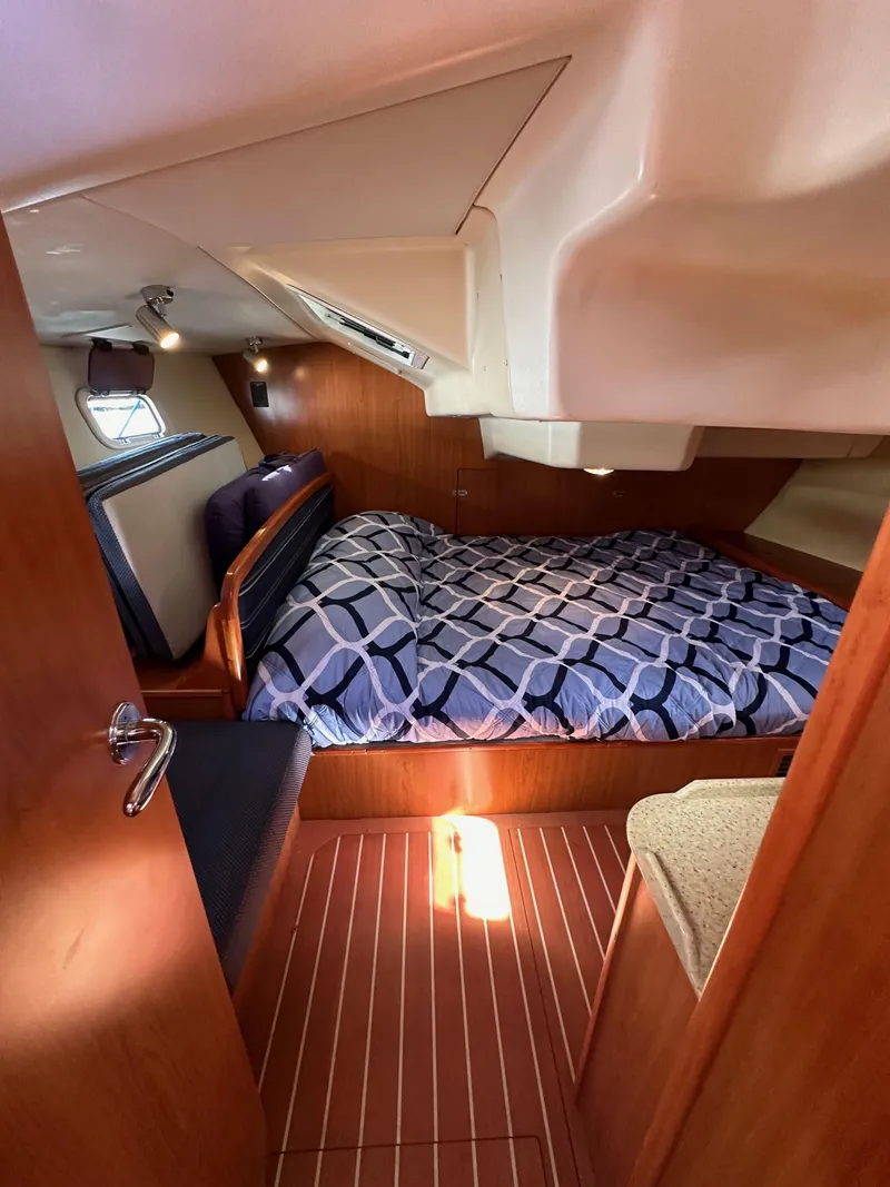 Slide: The Image of Hunter 38 2008 - 75