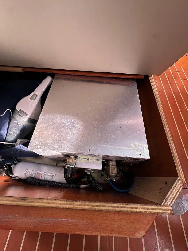 Slide: The Image of Hunter 38 2008 - 93