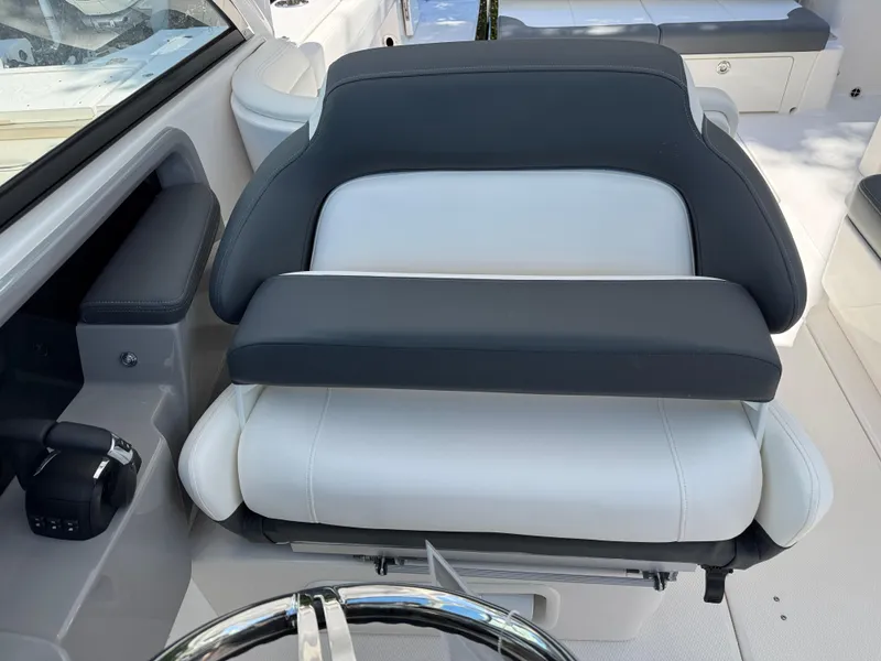 Slide: The Image of 2024 Robalo R317 boat seat with sleek black and white design. - 23