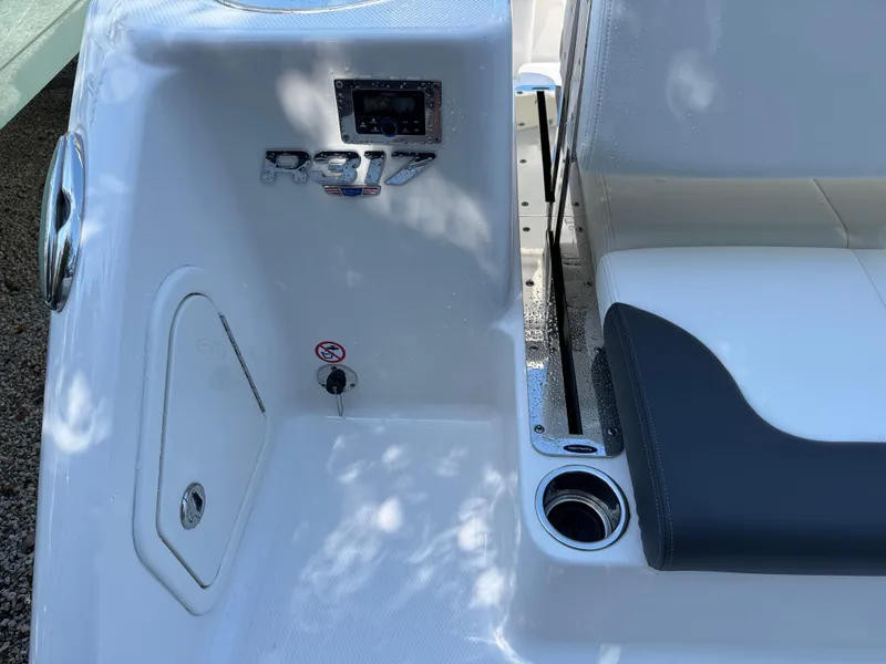 Slide: The Image of Robalo R317 Dual Console 2024 - 50