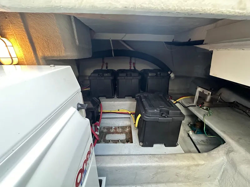 Slide: The Image of Meridian 580 Pilothouse 2004 - 101