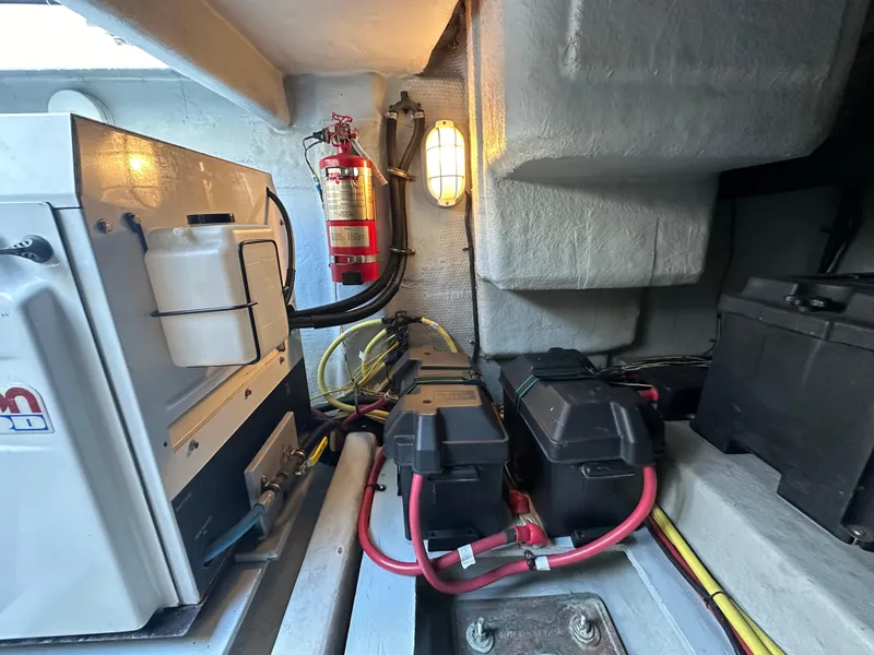 Slide: The Image of Meridian 580 Pilothouse 2004 - 103