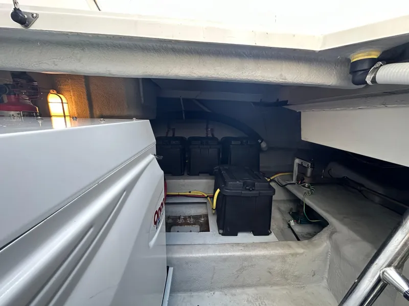 Slide: The Image of Meridian 580 Pilothouse 2004 - 107