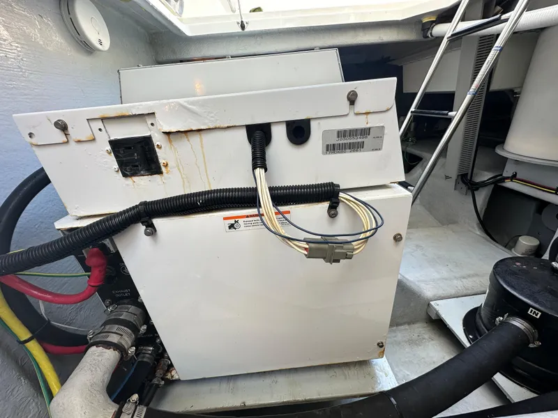 Slide: The Image of Meridian 580 Pilothouse 2004 - 108