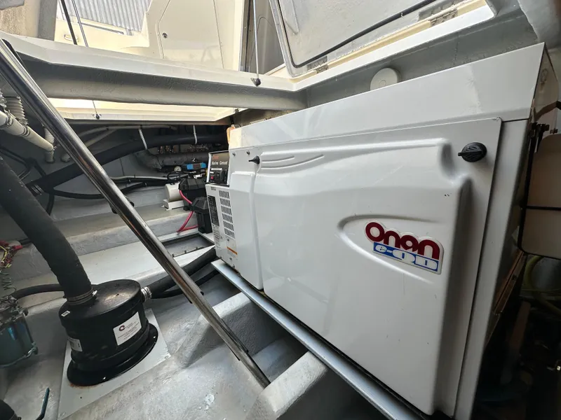 Slide: The Image of Meridian 580 Pilothouse 2004 - 110