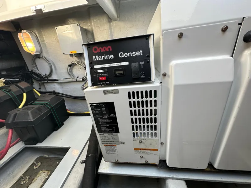 Slide: The Image of Meridian 580 Pilothouse 2004 - 111