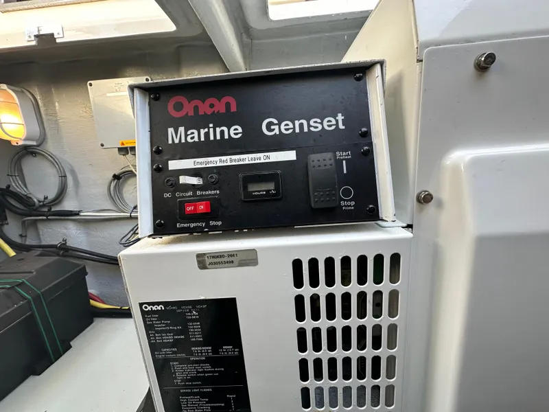 Slide: The Image of Meridian 580 Pilothouse 2004 - 112