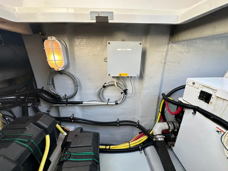 Slide: The Image of Meridian 580 Pilothouse 2004 - 114