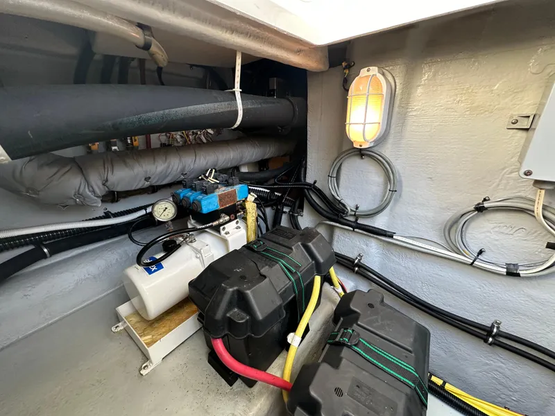 Slide: The Image of Meridian 580 Pilothouse 2004 - 115