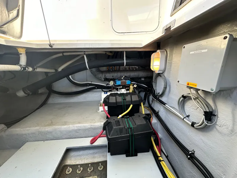 Slide: The Image of Meridian 580 Pilothouse 2004 - 117