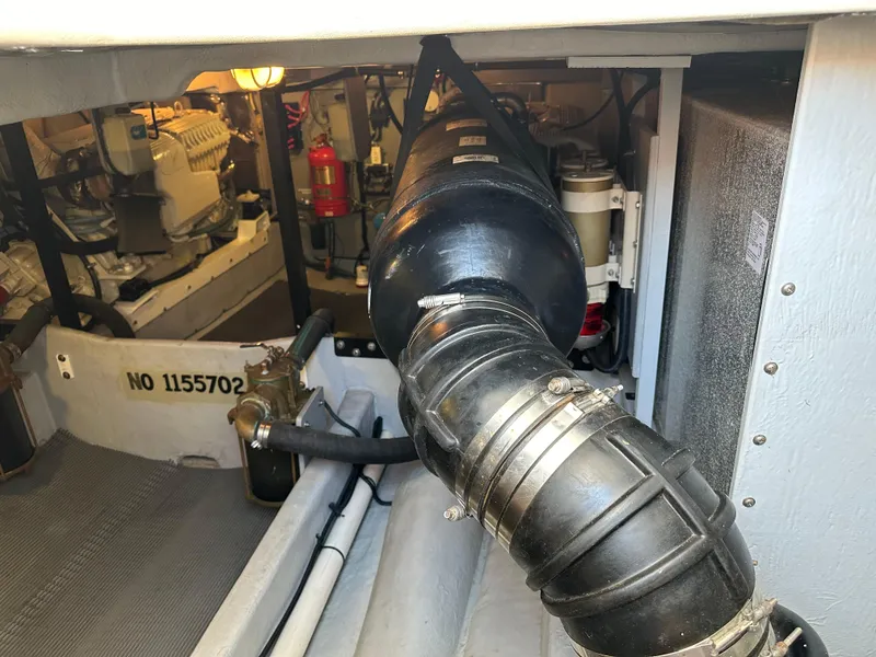 Slide: The Image of Meridian 580 Pilothouse 2004 - 122