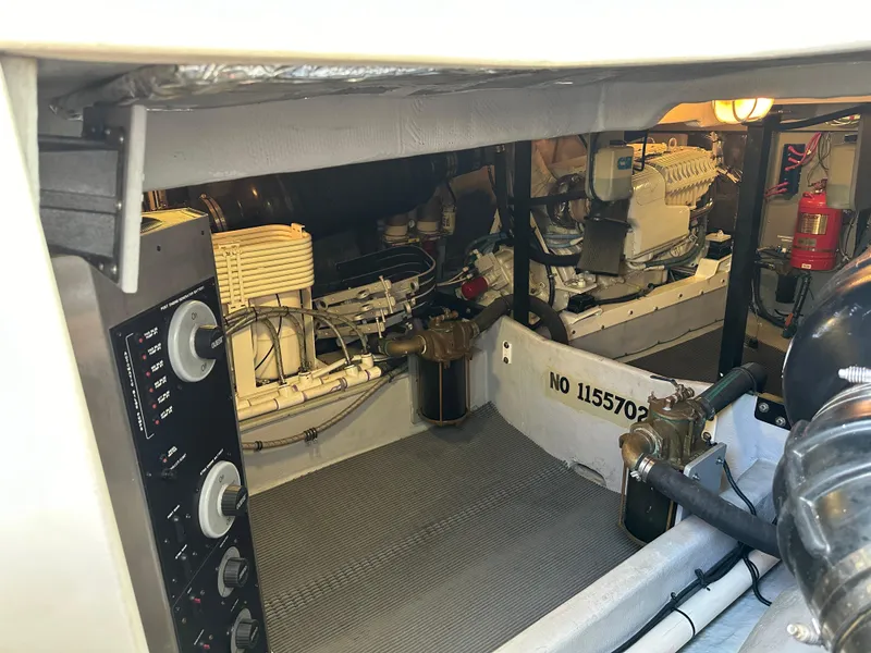 Slide: The Image of Meridian 580 Pilothouse 2004 - 123