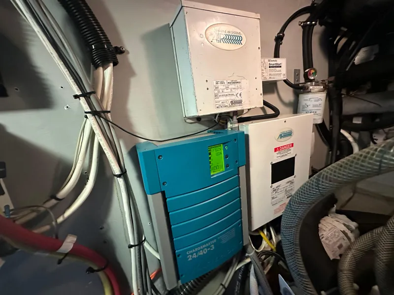 Slide: The Image of Meridian 580 Pilothouse 2004 - 128