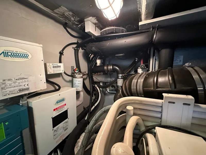 Slide: The Image of Meridian 580 Pilothouse 2004 - 129