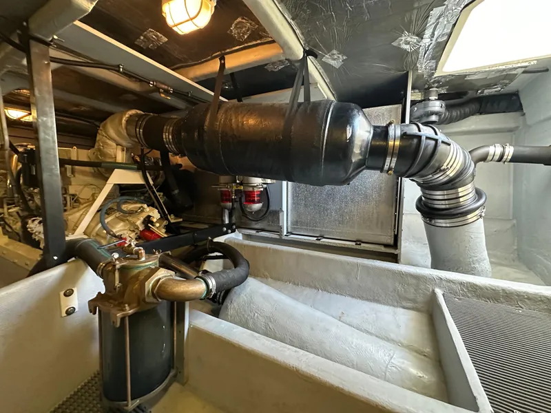 Slide: The Image of Meridian 580 Pilothouse 2004 - 133