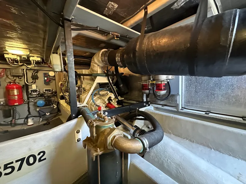 Slide: The Image of Meridian 580 Pilothouse 2004 - 142