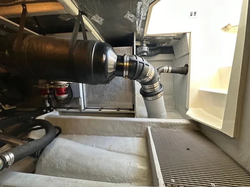 Slide: The Image of Meridian 580 Pilothouse 2004 - 143