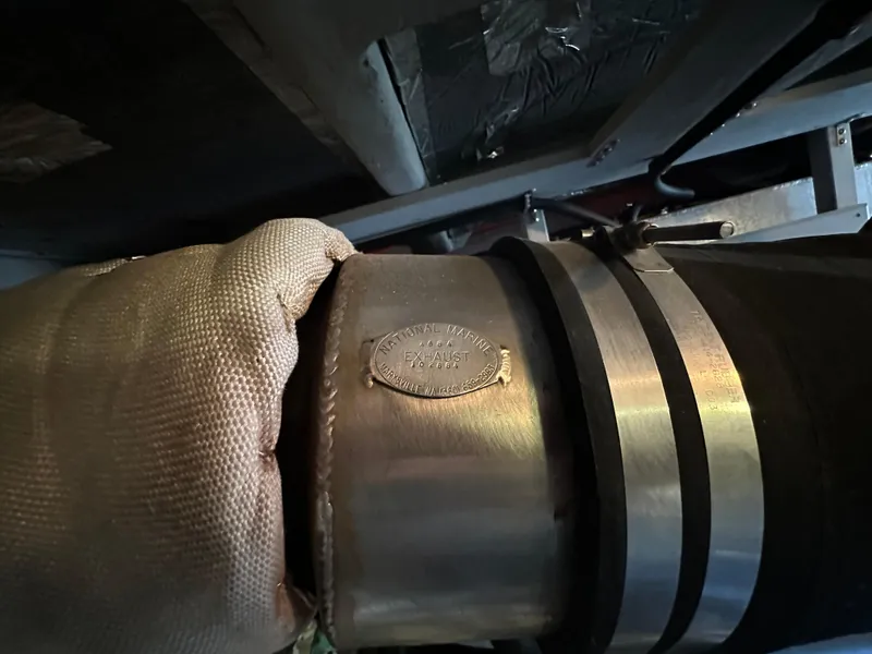 Slide: The Image of Meridian 580 Pilothouse 2004 - 146