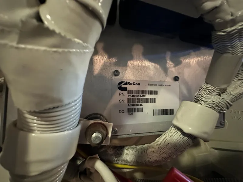 Slide: The Image of Meridian 580 Pilothouse 2004 - 148