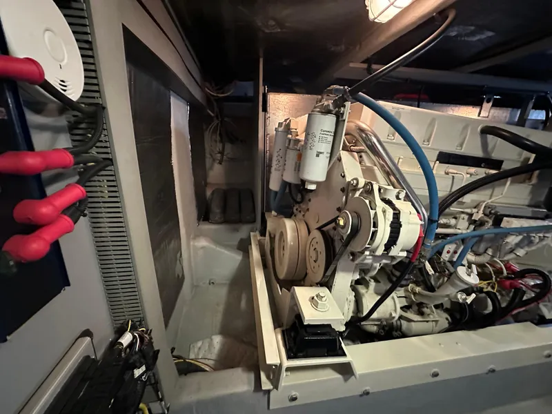 Slide: The Image of Meridian 580 Pilothouse 2004 - 150