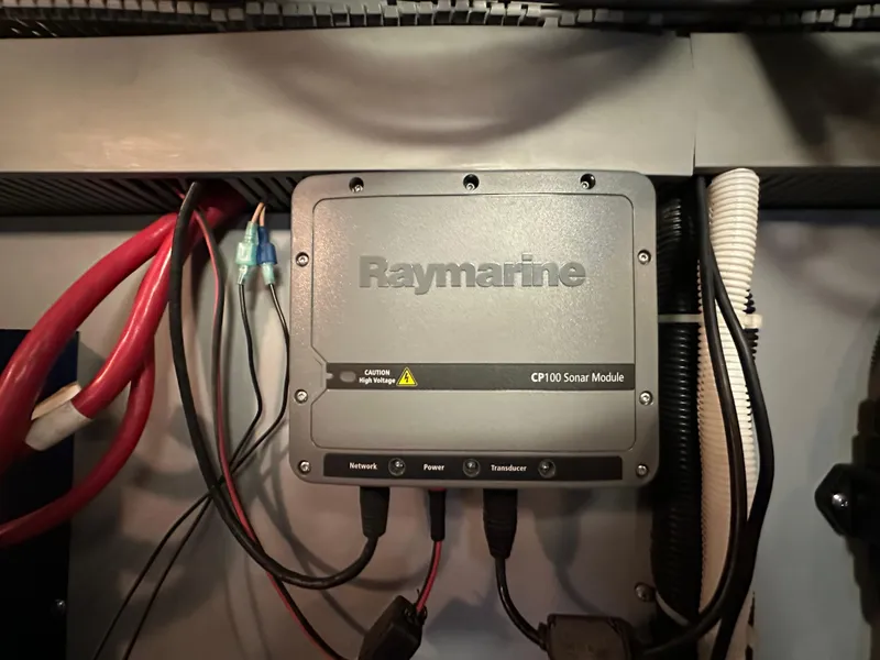 Slide: The Image of Meridian 580 Pilothouse 2004 - 154