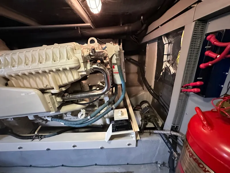 Slide: The Image of Meridian 580 Pilothouse 2004 - 155