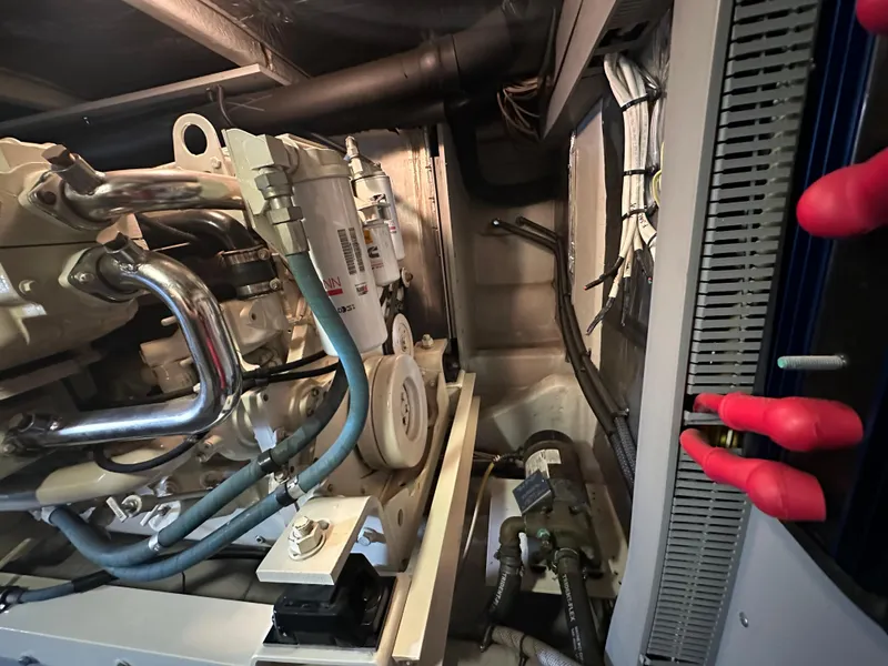 Slide: The Image of Meridian 580 Pilothouse 2004 - 156