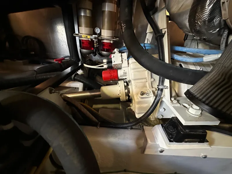 Slide: The Image of Meridian 580 Pilothouse 2004 - 163