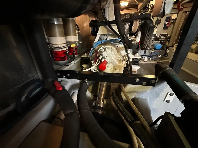 Slide: The Image of Meridian 580 Pilothouse 2004 - 164