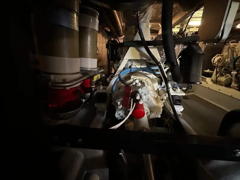 Slide: The Image of Meridian 580 Pilothouse 2004 - 165