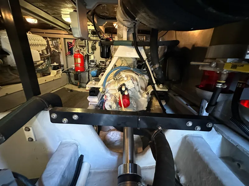 Slide: The Image of Meridian 580 Pilothouse 2004 - 166