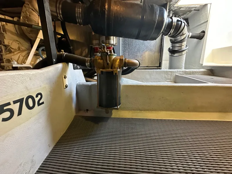 Slide: The Image of Meridian 580 Pilothouse 2004 - 167