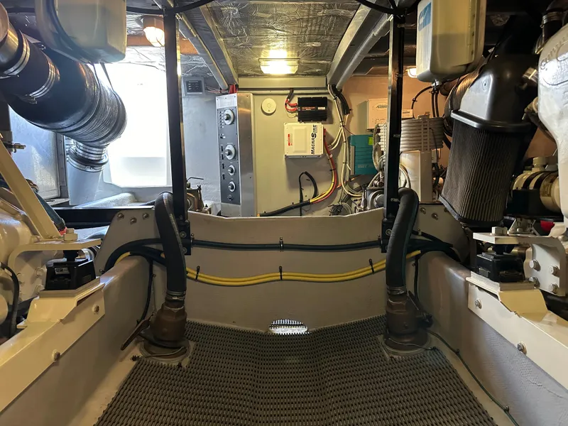 Slide: The Image of Meridian 580 Pilothouse 2004 - 169