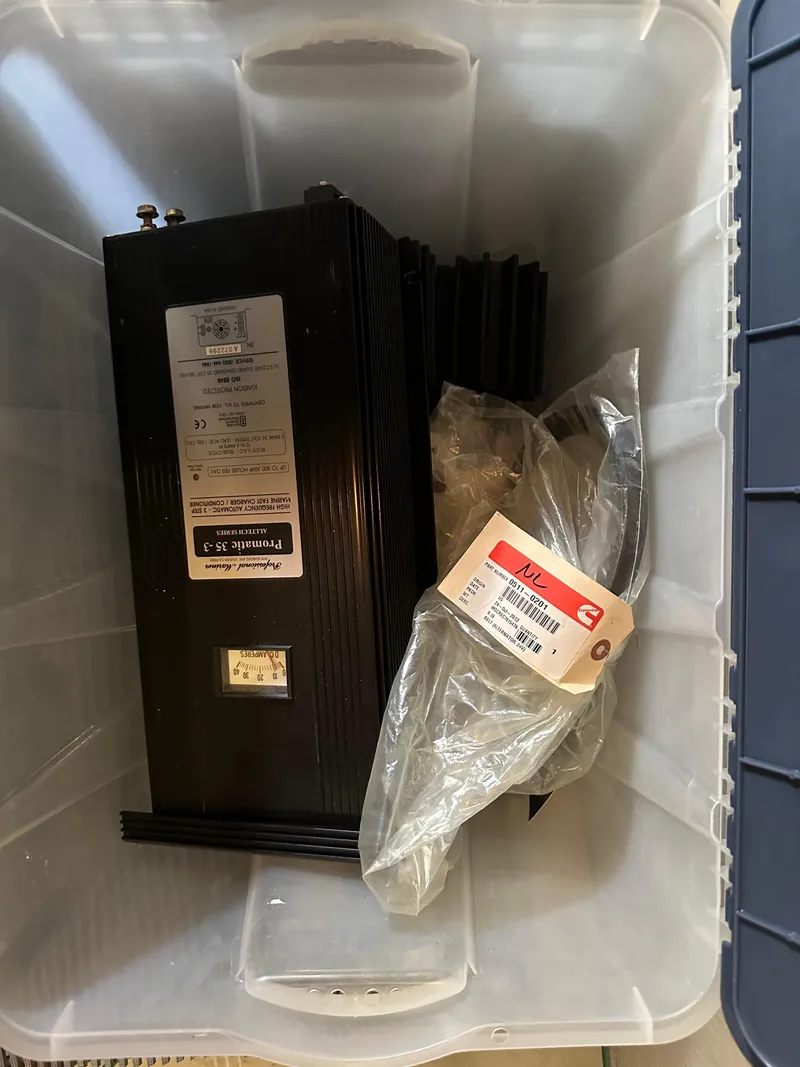 Slide: The Image of Meridian 580 Pilothouse 2004 - 172