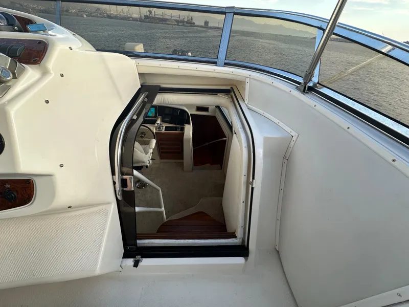 Slide: The Image of Meridian 580 Pilothouse 2004 - 61