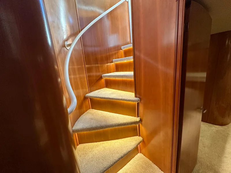 Slide: The Image of Meridian 580 Pilothouse 2004 - 77