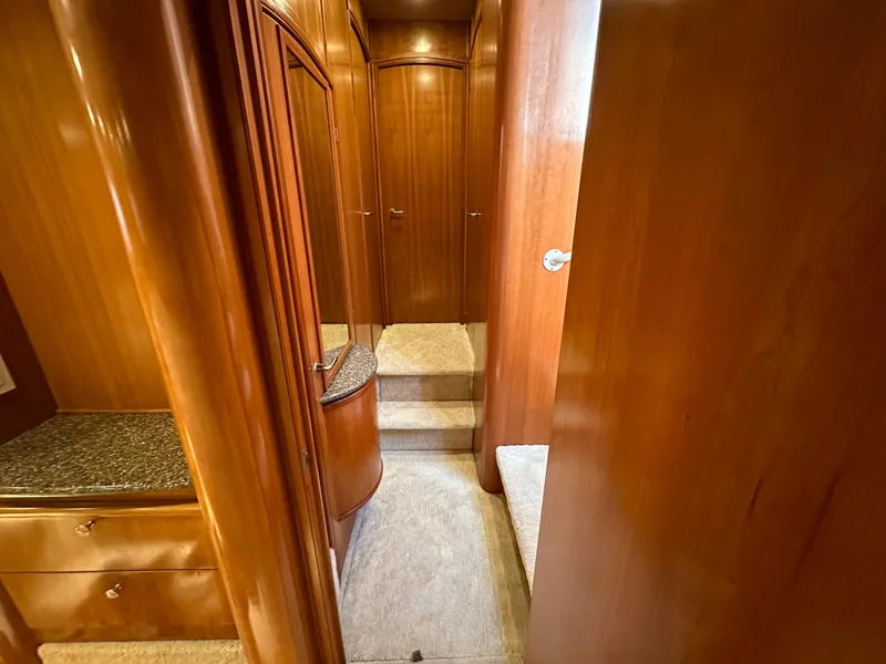 Slide: The Image of Meridian 580 Pilothouse 2004 - 79