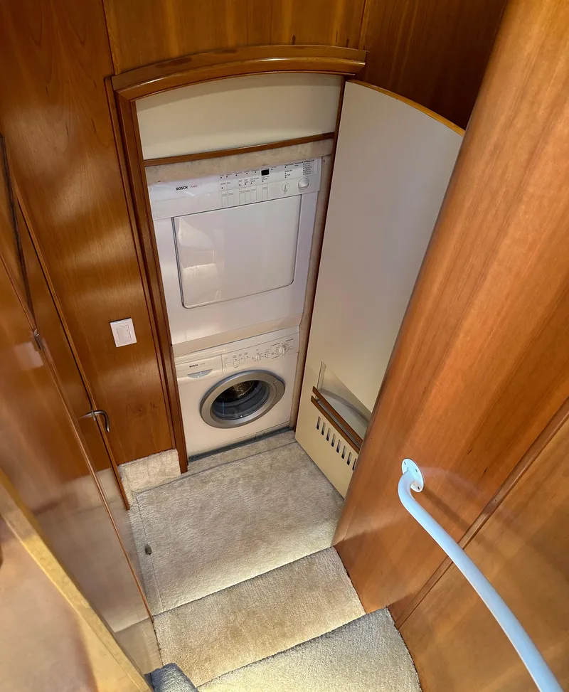 Slide: The Image of Meridian 580 Pilothouse 2004 - 80