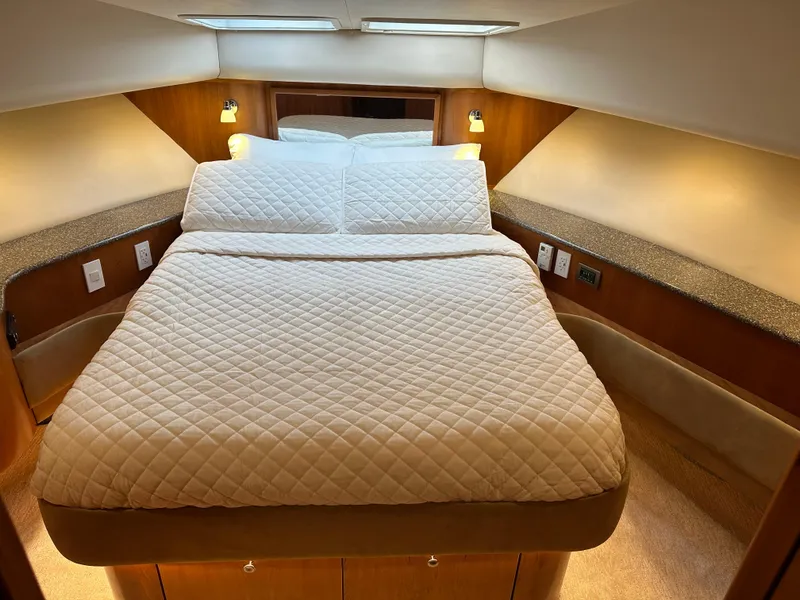 Slide: The Image of Meridian 580 Pilothouse 2004 - 81