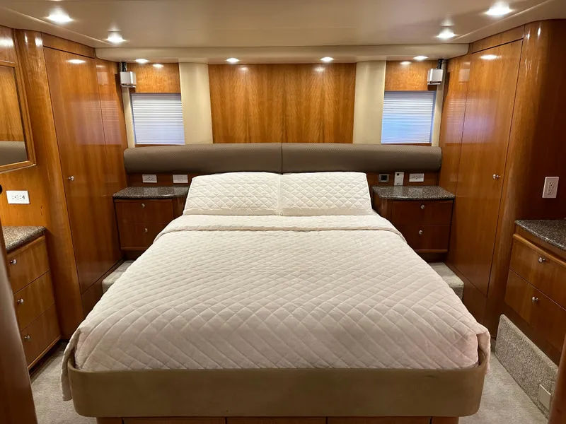 Slide: The Image of Meridian 580 Pilothouse 2004 - 91