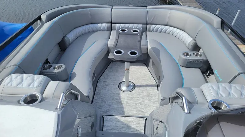 Slide: The Image of Luxurious seating area on 2025 Bennington R Bowrider Swingback 24 RTSB boat. - 27