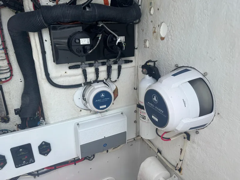 Slide: The Image of Electrical components inside a 1997 Stamas 290 Tarpon boat. - 22