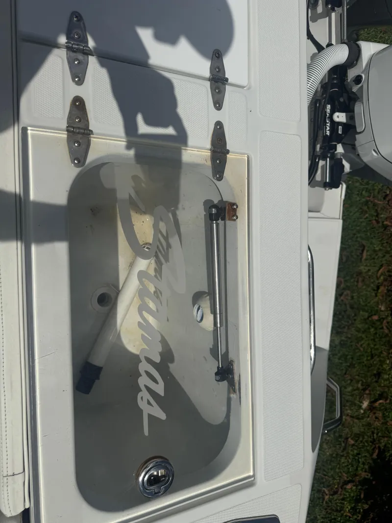 Slide: The Image of 1997 Stamas 290 Tarpon boat deck with storage compartment and visible hardware. - 31