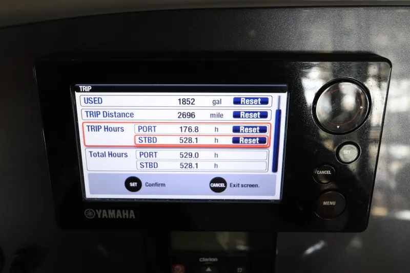 Slide: The Image of Yamaha display showing trip data for 2016 Robalo R265 Walkaround boat. - 33