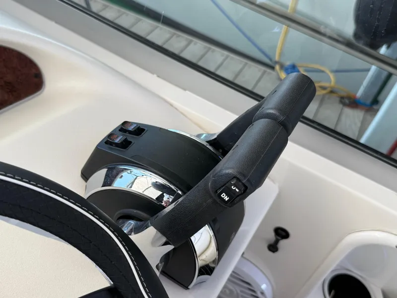Slide: The Image of Throttle control of a 1999 Sea Ray 340 Sundancer boat, featuring sleek design and functionality. - 33